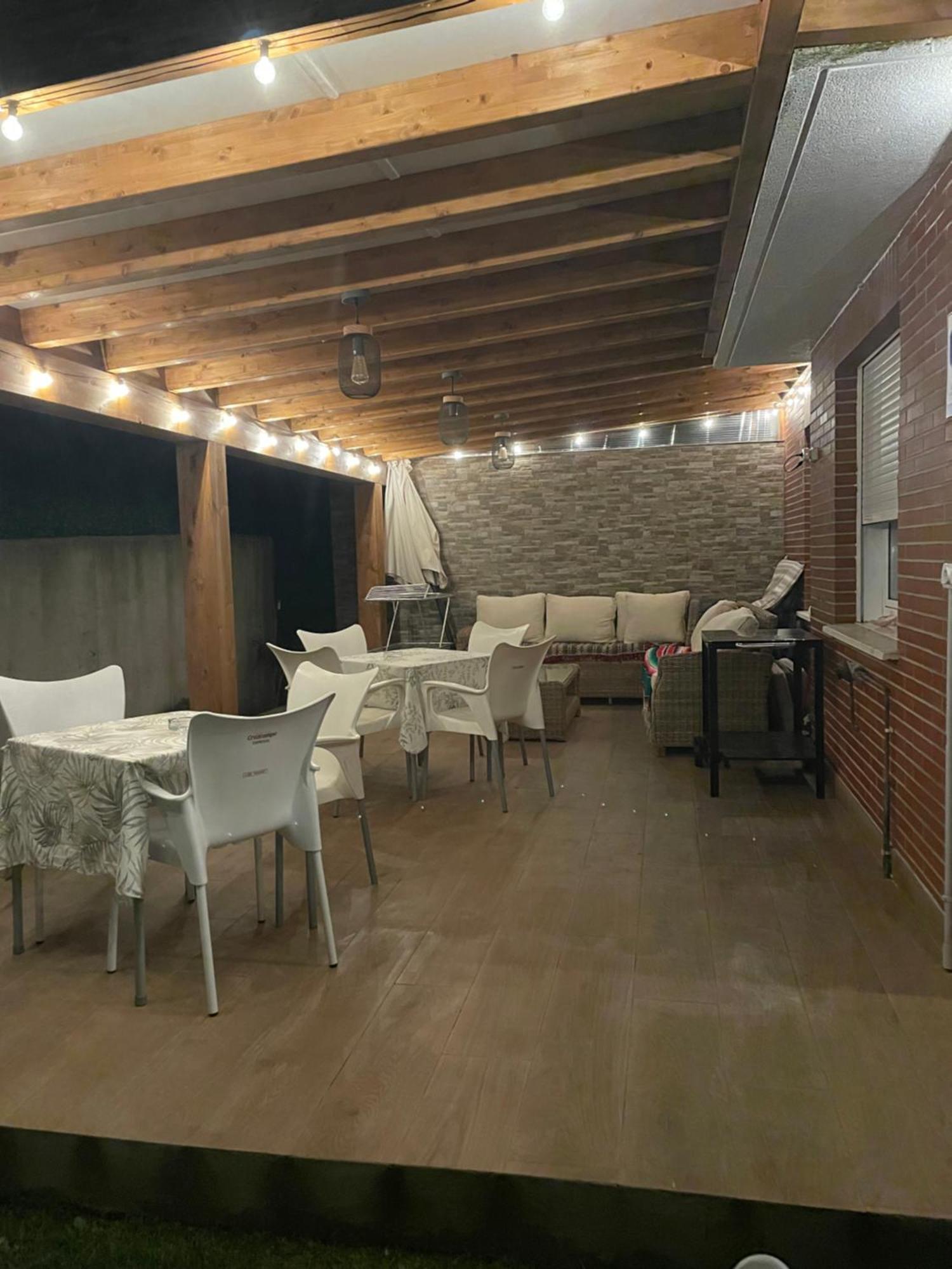 Habitaciones En Chalet Con Jardin โบโอ เด เปียลากอส ภายนอก รูปภาพ
